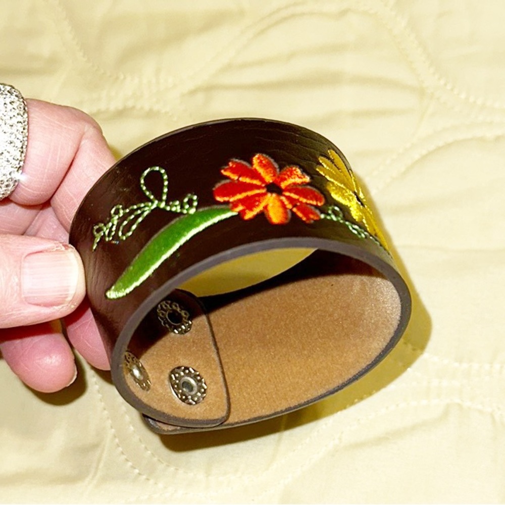 Retro Faux Leather Floral Band Bracelet NWT